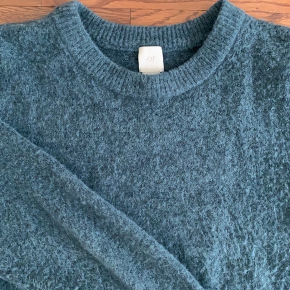 H&M Sweater - Picture 3 of 4